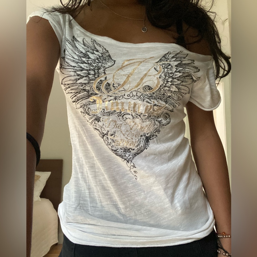 Grunge off the shoulder white tee with wings